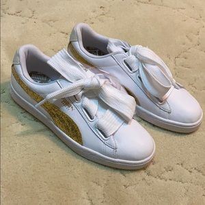 NEW Puma’s Women Basket Heart Glitter Sneaker